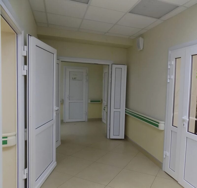 Главврач запретил оказать помощь бездомному мужчине и даже пригрозил уволить, но я придумала план, как ему отомстить