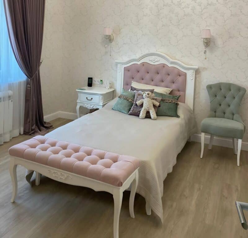 Девочка рассказала полицейским, что видела мужчину в маске под своей кроватью: ей никто не верил, пока не проверили записи с камер видеонаблюдения