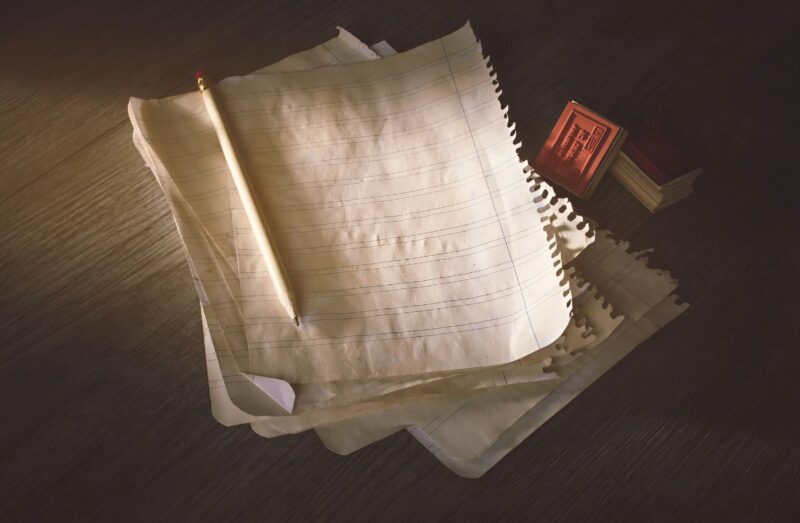 Добрая женщина разрешила отцу-одиночке с ребенком переночевать в своём доме, не подозревая, кто он на самом деле и что ждёт её утром