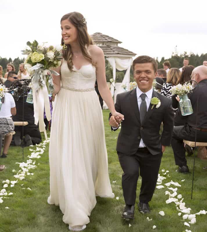 Мужчина ростом 132 см женился на женщине с обычным ростом: сегодня их 3 детей удивляют всех своей внешностью