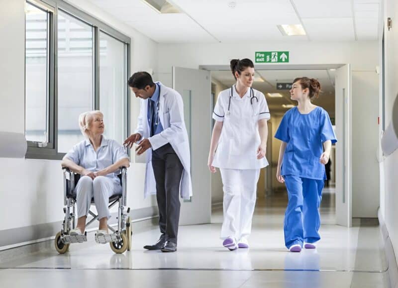 Муж заставил меня отдать свою почку свекрови, говоря: «Докажи, что любишь меня, всё это ради семьи»; Я согласилась, но сразу после операции он подал на развод и ушёл к другой женщине