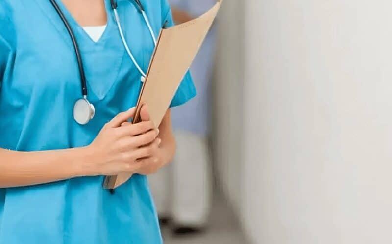 Четыре часа я боролась за жизнь пятилетнего мальчика — и именно из-за этого опоздала на собственную свадьбу: родные жениха выгнали меня, сказав: «Ты опоздала, у него уже другая невеста»