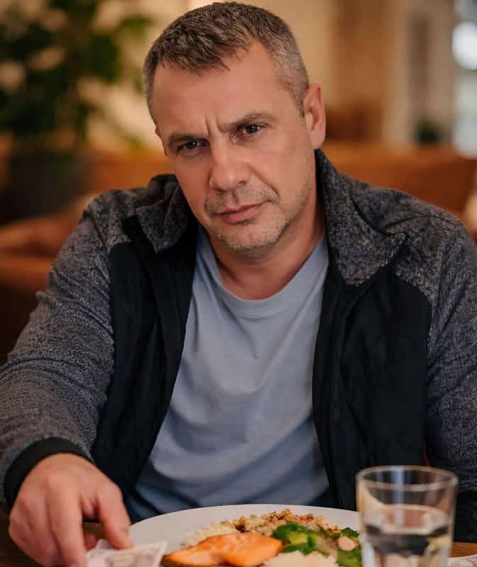 «Ты должна всё доесть — я уже заплатил за тебя», — сказал мужчина с сайта знакомств на нашем первом свидании, и в этот момент я поняла, что второй встречи не будет